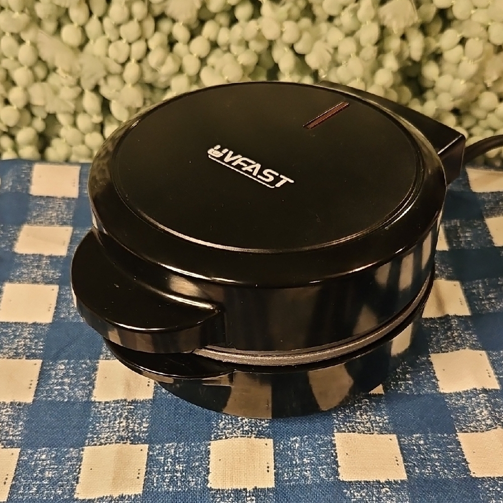 VFAST Black Compact Waffle Maker